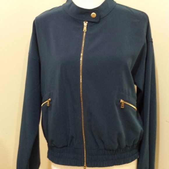 St. John Tops - St. John stretch active zip up top Sz M